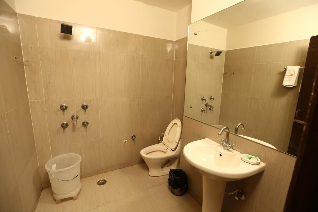 Click Hotel Kohinoor, Ludhiana Exterior foto